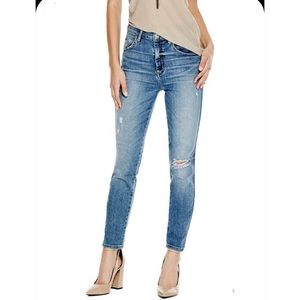 NWT Guess super high rise med wash distressed jean